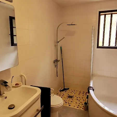 펜션 La Lezardiere, Maison Avec Piscine