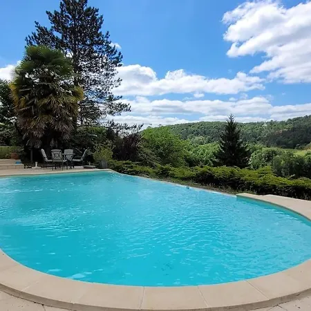 펜션 La Lezardiere, Maison Avec Piscine